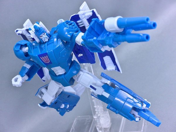 Legends Series LG 26 Scourge TakaraTomy Titans Return Figure In Hand Photos  (7 of 8)